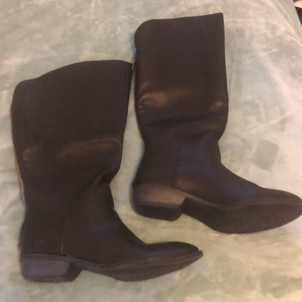 b.o.c. Black boots.